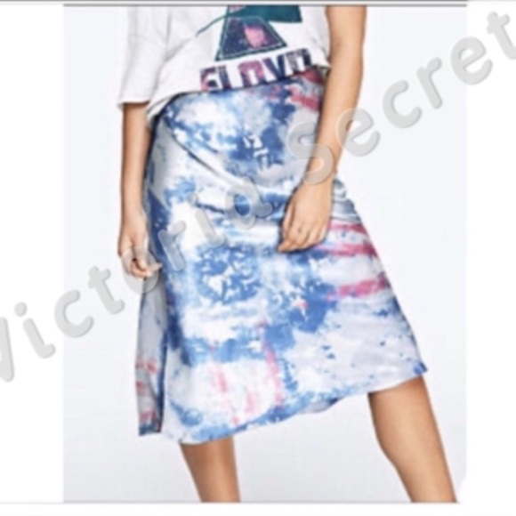 🎄Victoria Secret Silky Soft Skirts. Tie Dye Look or Black Floral. Elastic Waist - Picture 4 of 10